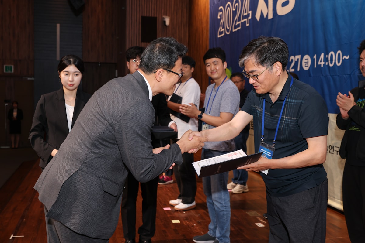 AI가 쓴 영문 이력서의 종말: 2026년 글로벌 채용팀이 요구하는 '의사결정 로직' 서술법