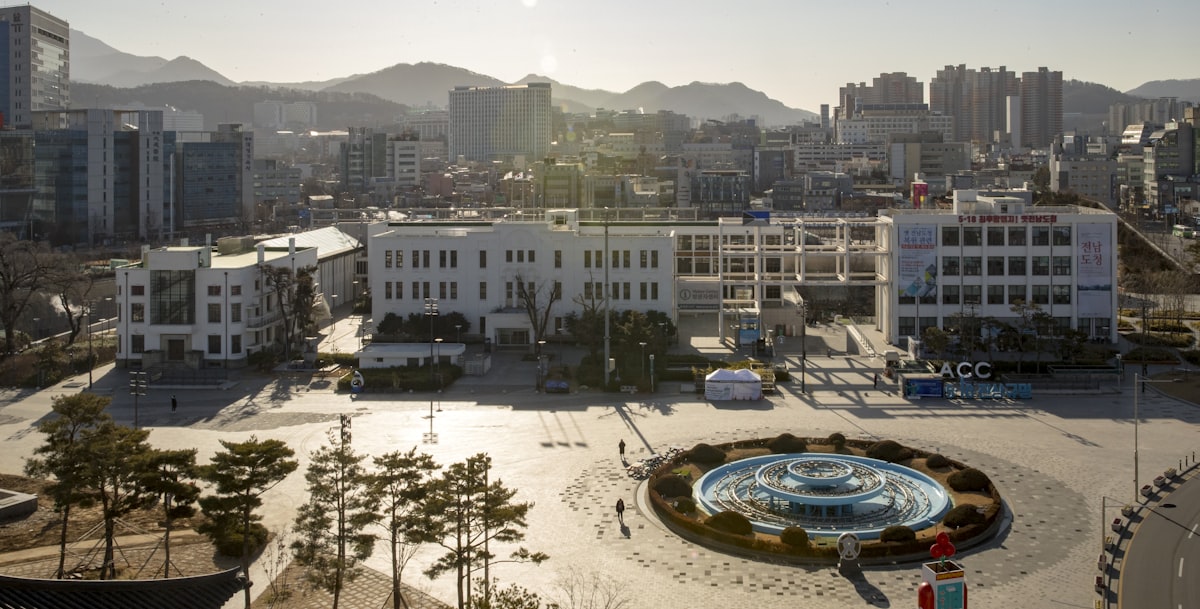 2026년 링크드인 'Open to Work'의 역설: 헤드헌터가 먼저 찾아오게 만드는 '역제안형' 영문 이력서 설계법