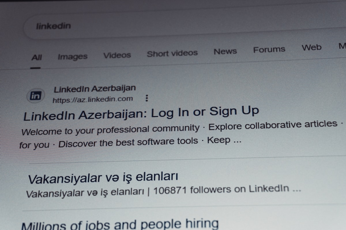 외국계 헤드헌터는 왜 당신을 건너뛸까? 2026년 링크드인 AI 검색 알고리즘을 뚫는 영문 키워드 설계법