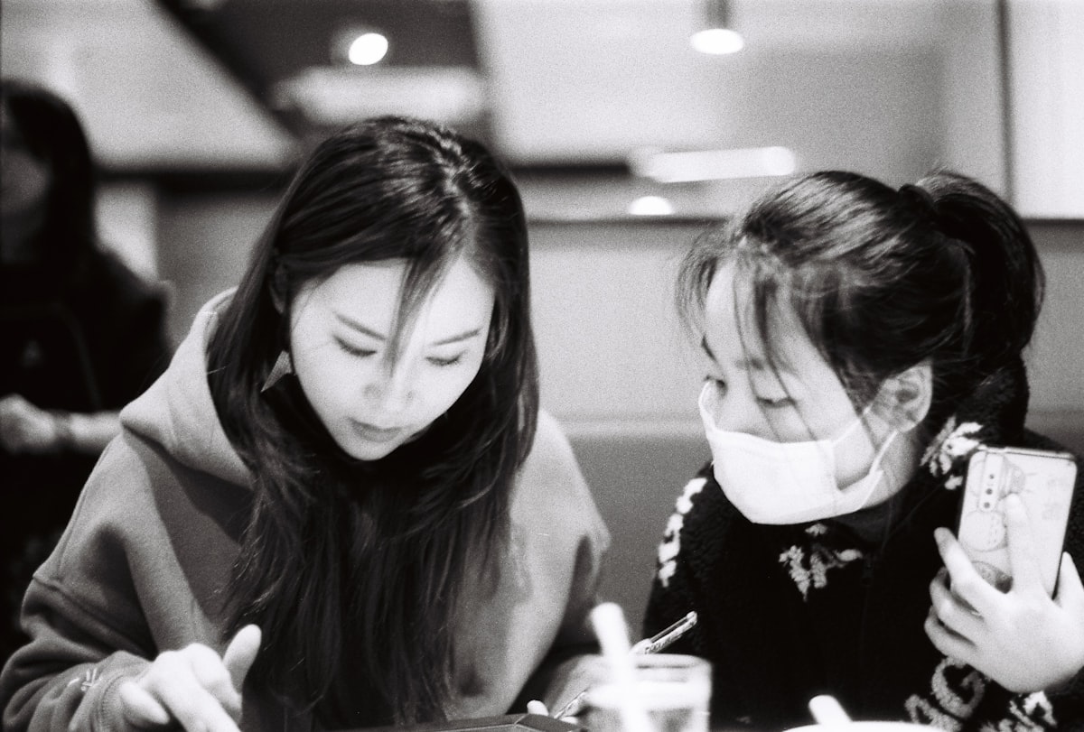 직함(Title)은 그대로인데 업무 책임만 늘어났다면? 영문 이력서에서 '실질적 승진(Micro-Promotion)'을 증명해 연봉을 높이는 전략