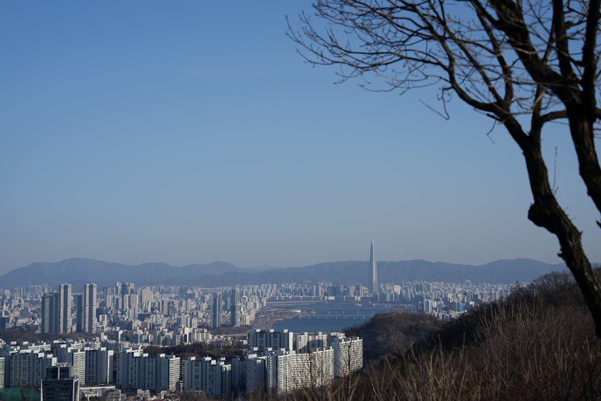 S사·L사 출신이 해외 취업에서 의외로 고전하는 이유: 한국식 '조직 중심' 경력을 '개별 임팩트'로 재설계하는 법 (2026)
