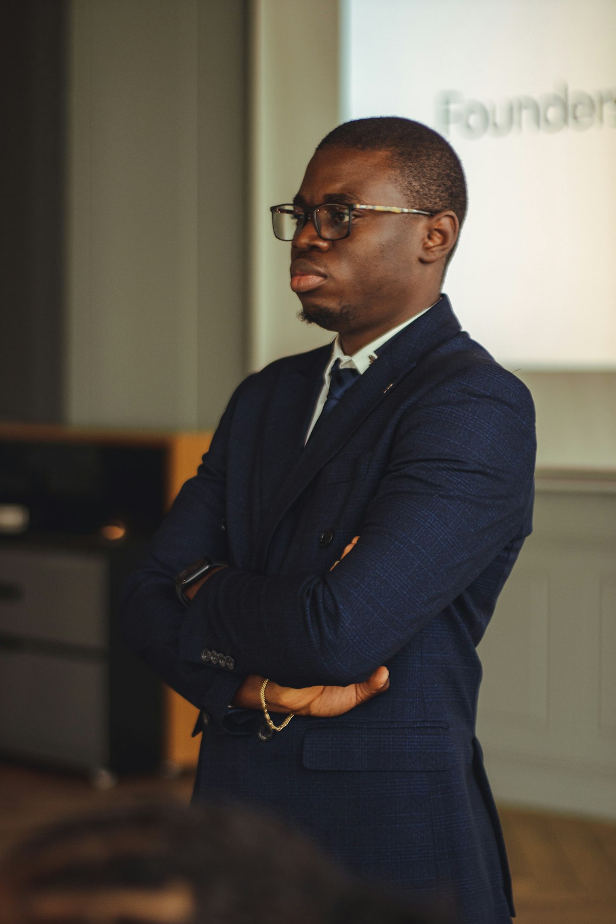 당신은 '관리자'입니까, '플레이어'입니까? 글로벌 기업이 시니어 영문 이력서에서 반드시 찾아내는 'Hands-on Impact'의 실체